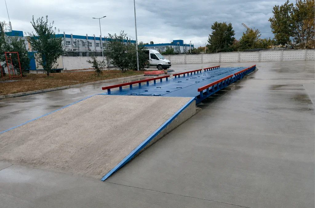Високоточні автомобільні ваги 60 тонн з центральними люками на монолітному естакадному фундаменті